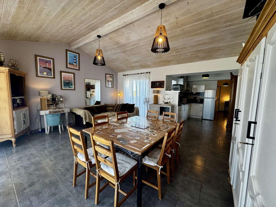 Maison neuve 3 chambres à St-Pierre-d'Oléron, animaux admis, parking, proche plage House in Nouvelle-Aquitaine