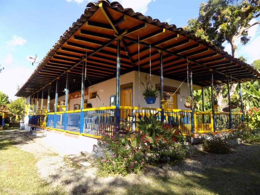 Casa Finca Villa Luz a 800 mts del Parque del Café House in Quindio, Colombia