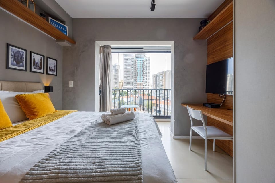 Bed, View (from property/room), View (from property/room), Balcony/Terrace, Photo of the whole room, Bedroom, City view