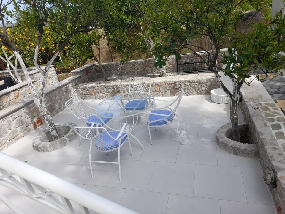 para thin alos 1 House in Argolis, Greece