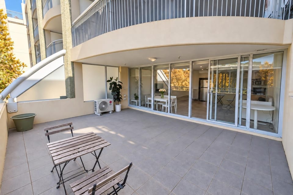 Property building, Day, View (from property/room), Balcony/Terrace