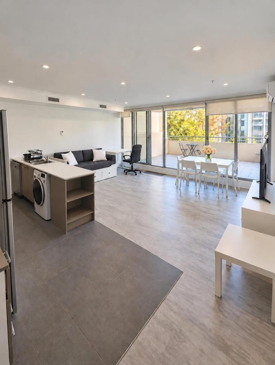 TV and multimedia, Living room, Seating area, washing machine, washing machine