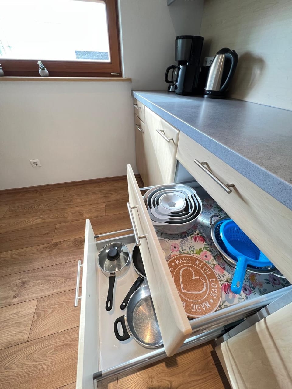 Coffee/tea facilities, Kitchen or kitchenette