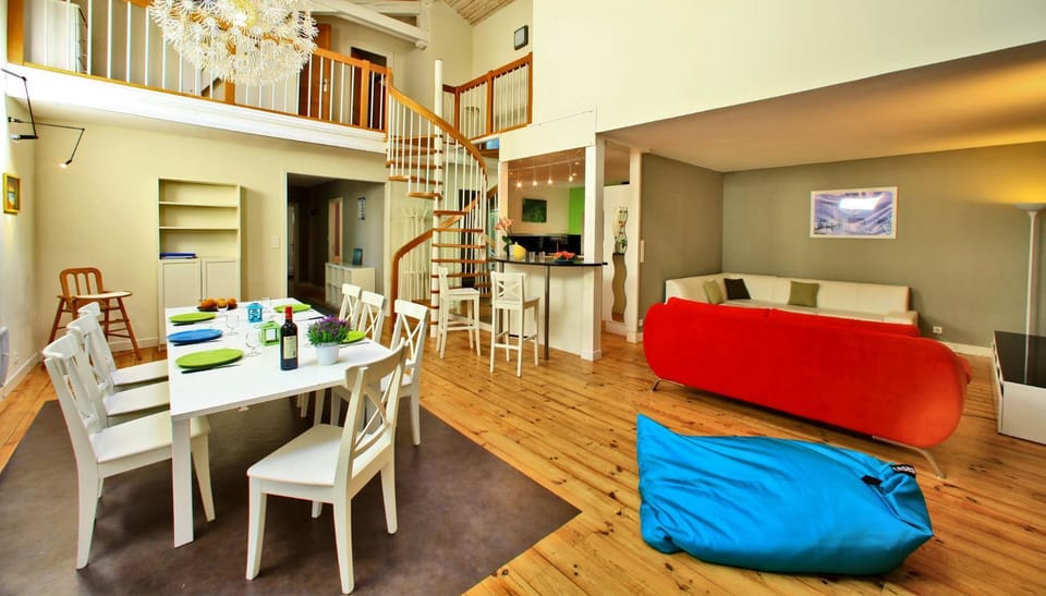 Living room, Lounge or bar, Seating area, Dining area