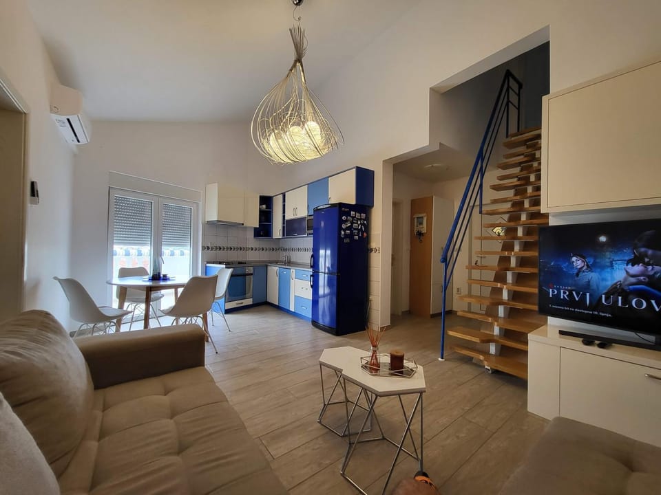 Living room, Dining area, kitchen