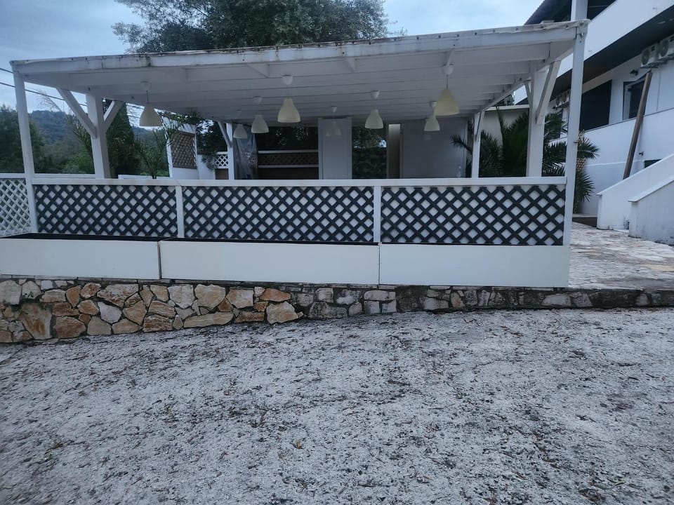 Property building, Restaurant/places to eat