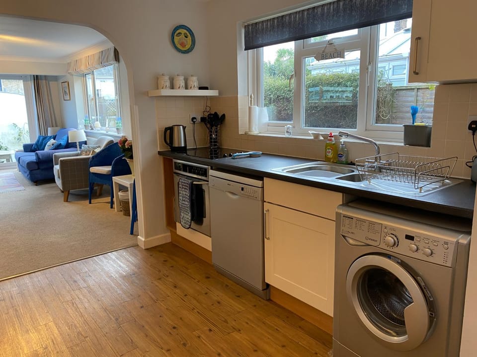 Kitchen or kitchenette, kitchen