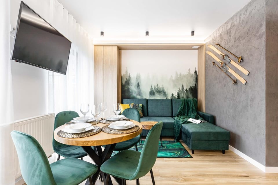 TV and multimedia, Living room, Seating area, Dining area