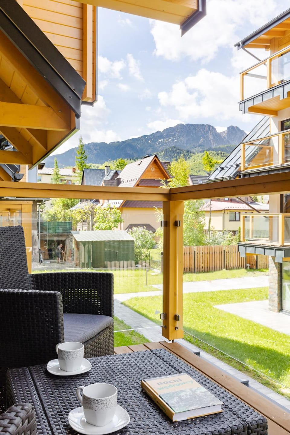 Balcony/Terrace, Mountain view
