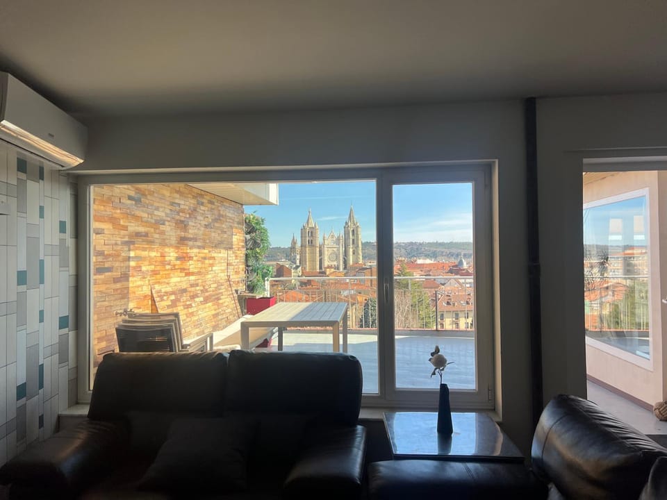 Balcony/Terrace, Living room, City view