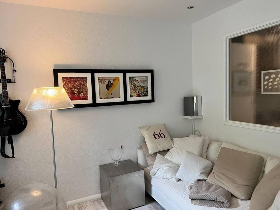 Appartement like complete Suite with Terrasse, very close to centre, beautiful, superquiet, parking !! Apartment in Erfurt