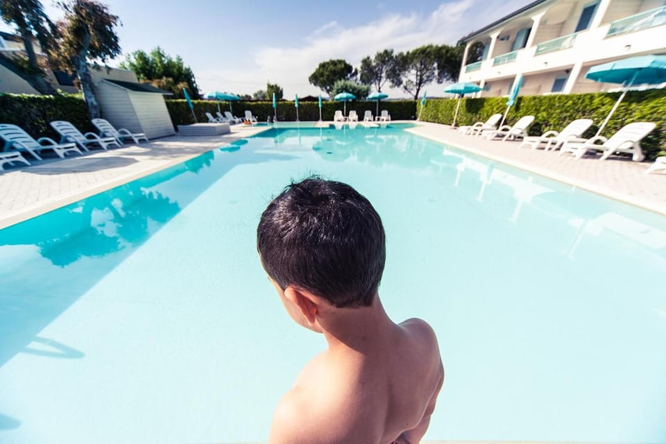 People, Hot Tub, Swimming pool, Swimming pool