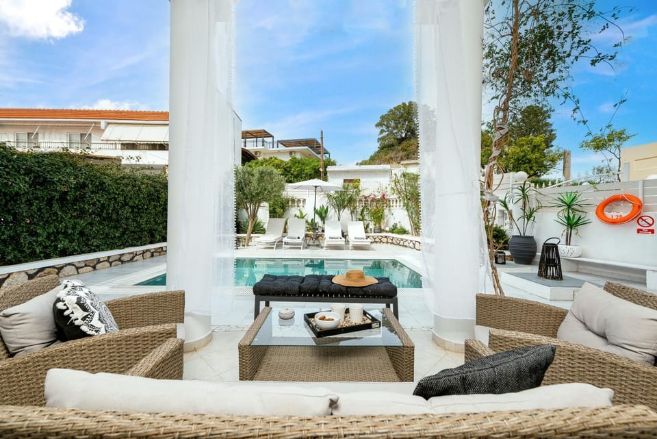 Patio, Day, Summer, View (from property/room), Balcony/Terrace, Balcony/Terrace, Living room, Seating area, Pool view, Swimming pool, Inner courtyard view, sunbed
