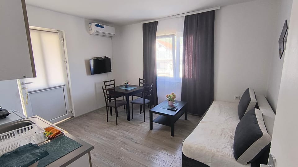 TV and multimedia, Living room, Dining area