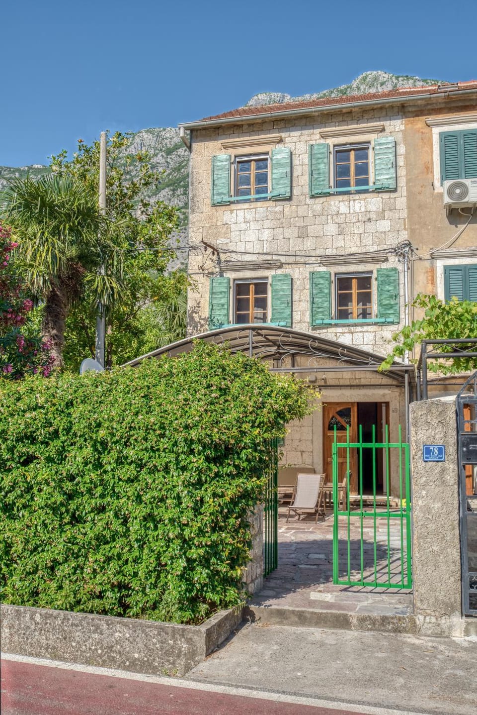 Property building, Facade/entrance