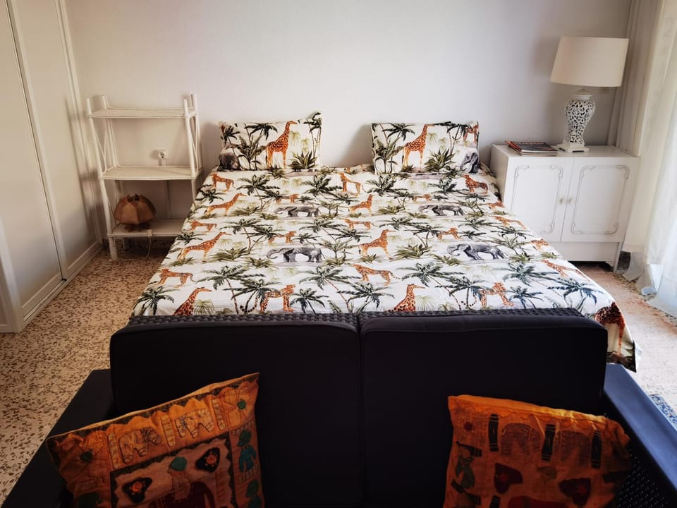 Bed, bunk bed