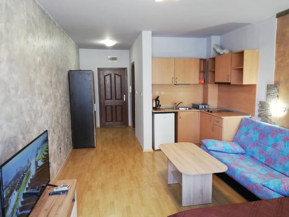 Kitchen or kitchenette, Living room, Seating area