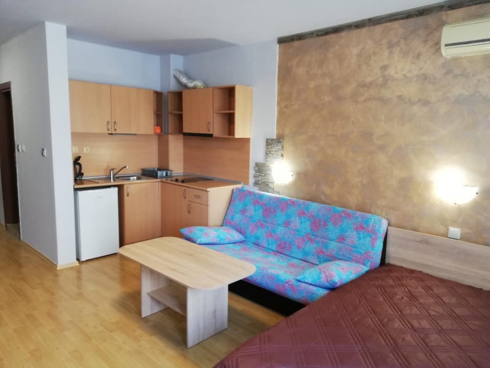 Kitchen or kitchenette, Living room, Seating area