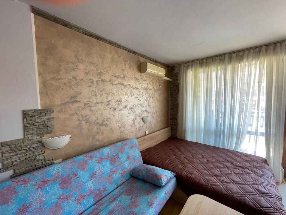 Bed, Living room