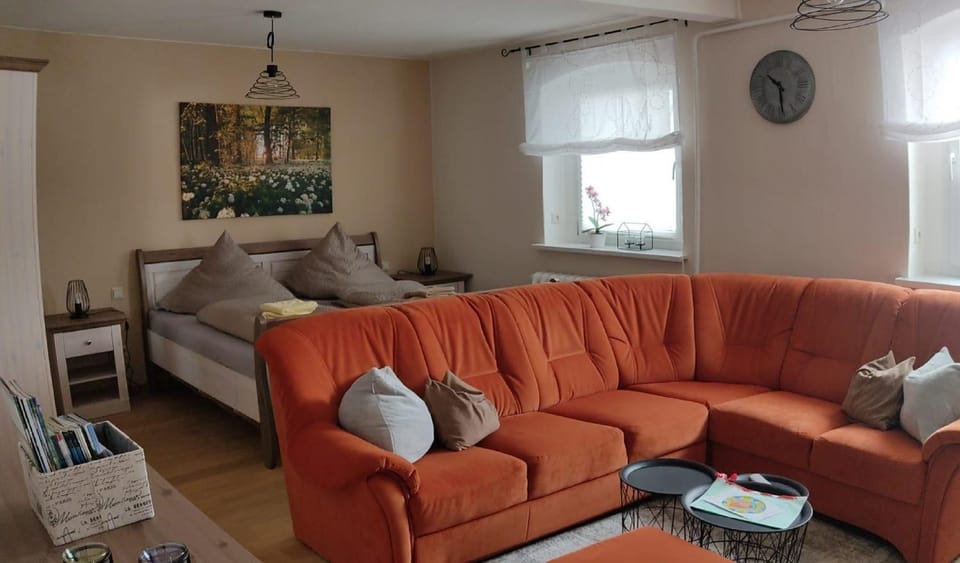 Bed, Living room, Photo of the whole room, Seating area