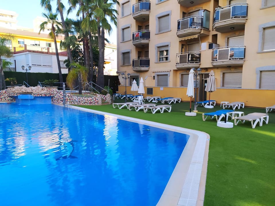 Property building, Day, Pool view, Swimming pool, sunbed