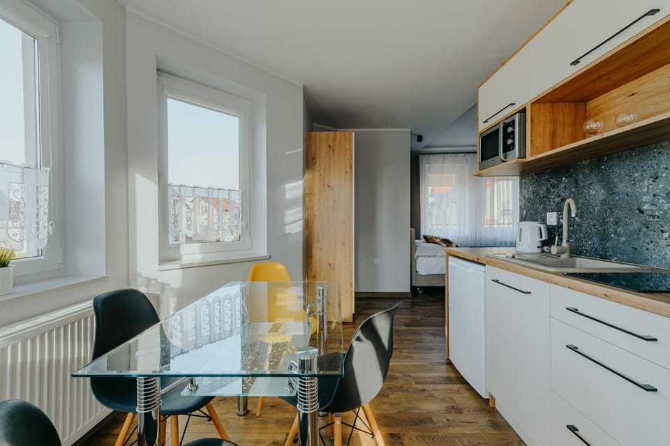 Coffee/tea facilities, Kitchen or kitchenette, Dining area, minibar, pet friendly, stove