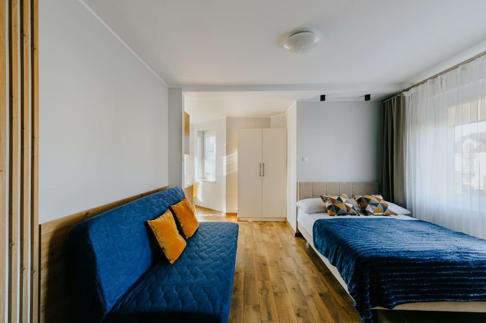 Bed, Photo of the whole room, Seating area, Bedroom