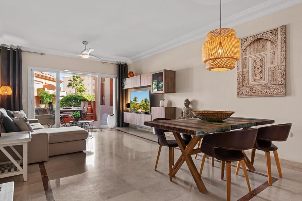 Communal lounge/ TV room, Living room, Seating area