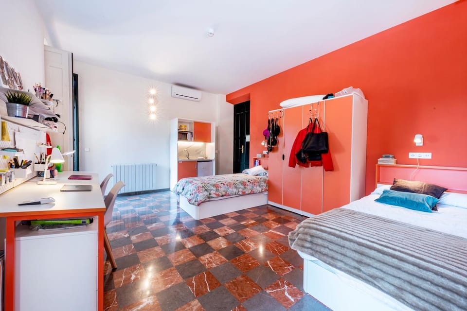 Bed, Photo of the whole room, storage