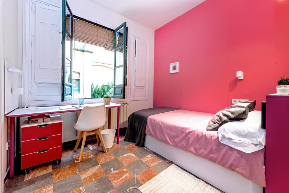 Bed, Photo of the whole room