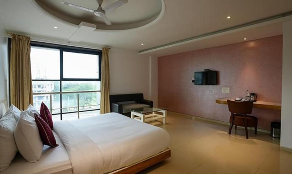 Bed, TV and multimedia, Bedroom, hair dresser