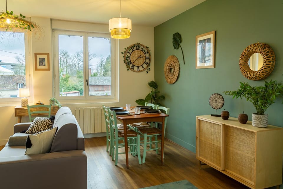 Living room, Dining area