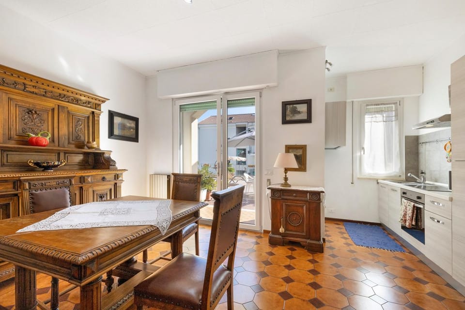 Property building, Kitchen or kitchenette, Living room