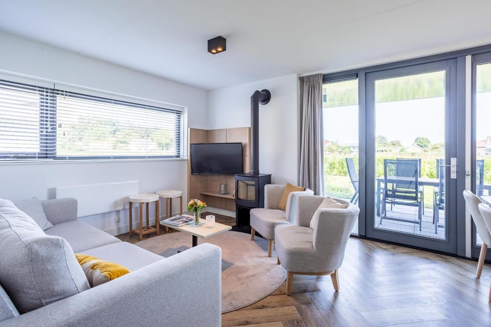 TV and multimedia, Seating area