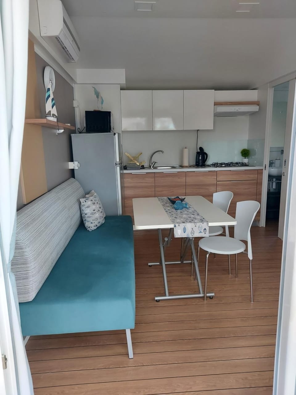 Kitchen or kitchenette, Living room, Seating area