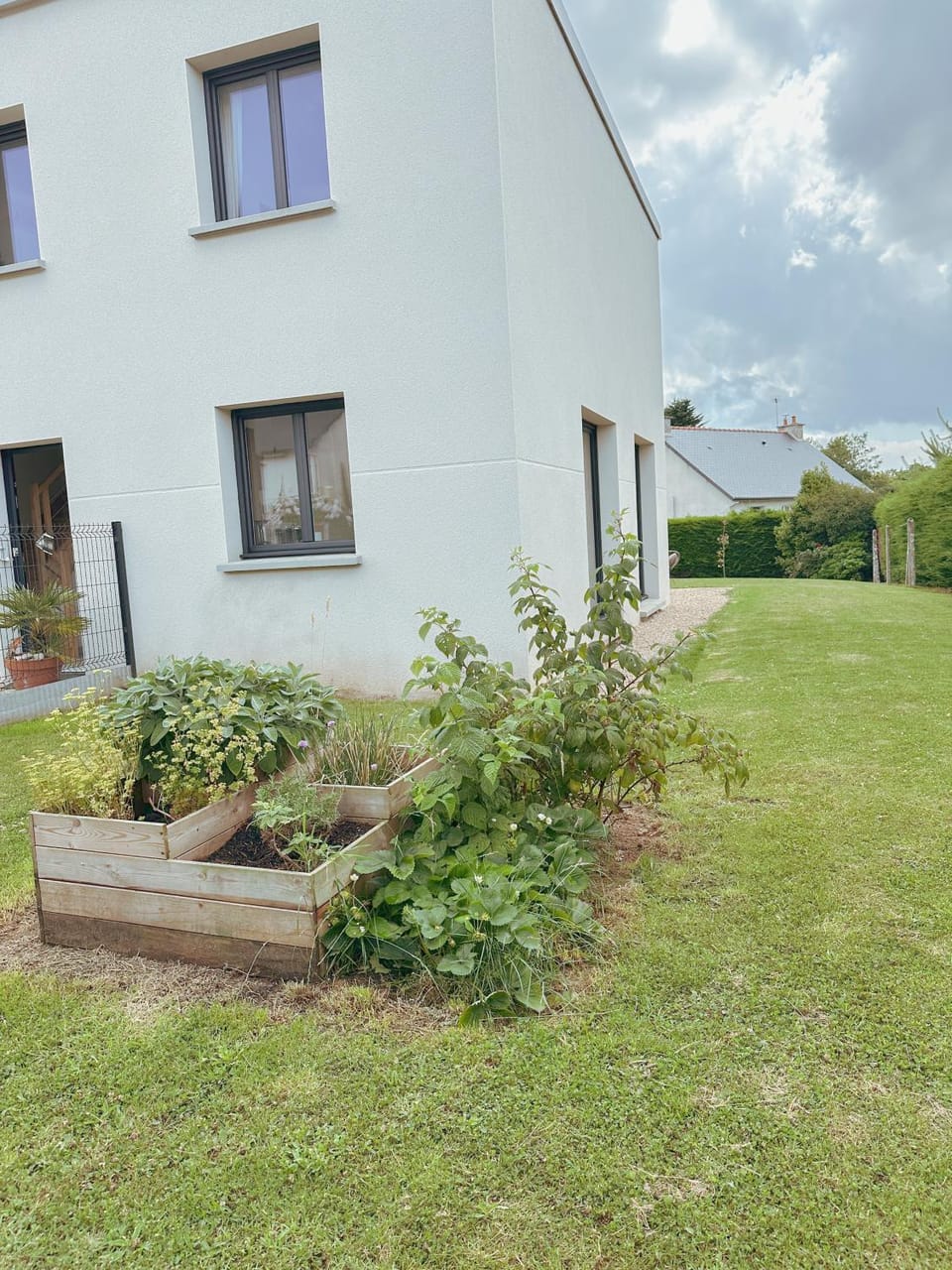 Property building, Spring, Day, Natural landscape, Garden, Garden view