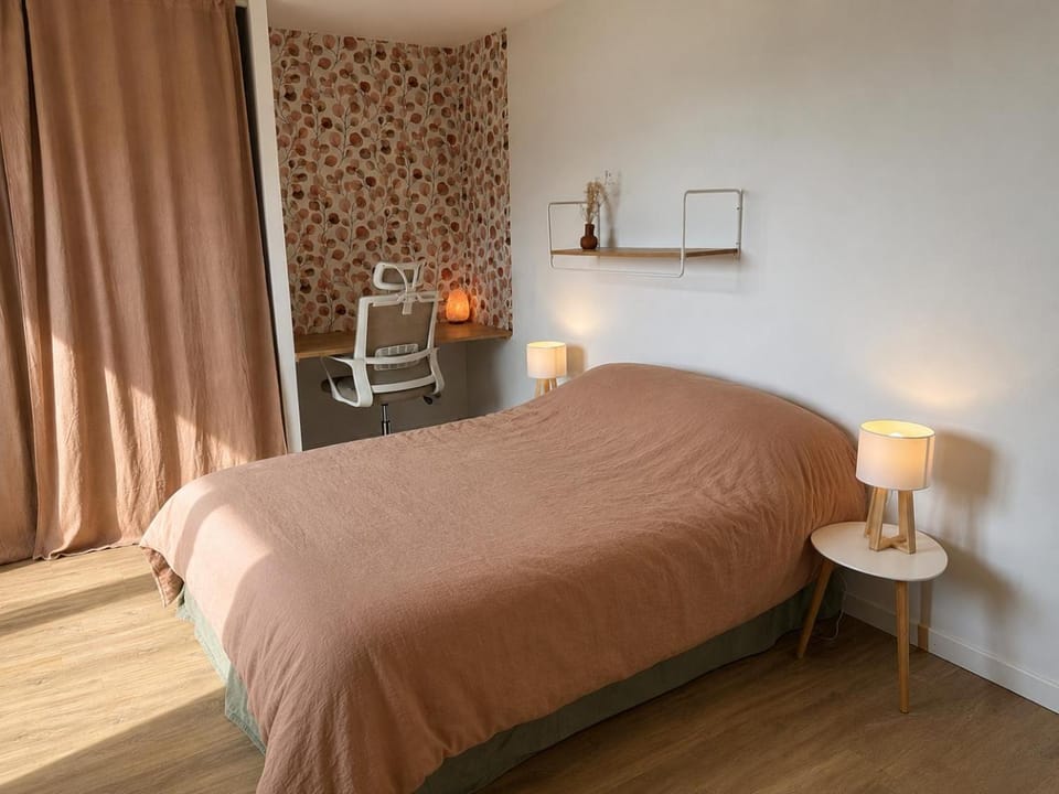Bed, Photo of the whole room, Bedroom