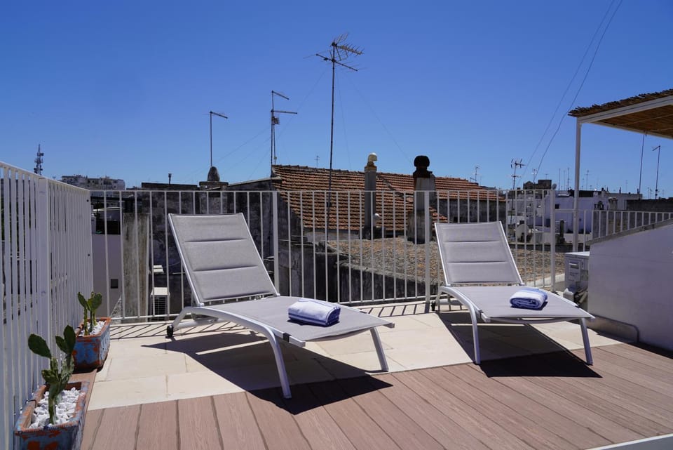 Neighbourhood, Balcony/Terrace, City view, Street view, sunbed
