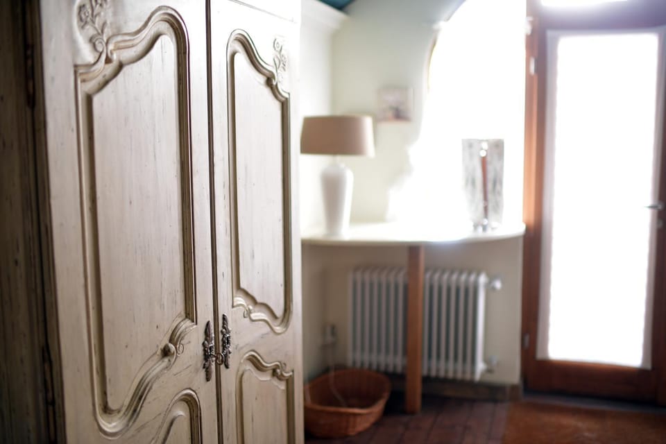 Photo of the whole room, wardrobe