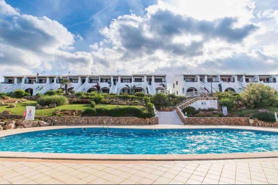 Property building, Garden view, Pool view, Swimming pool
