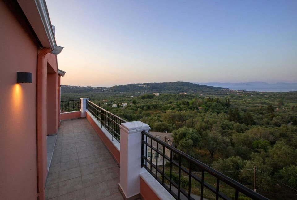 Balcony/Terrace, Mountain view