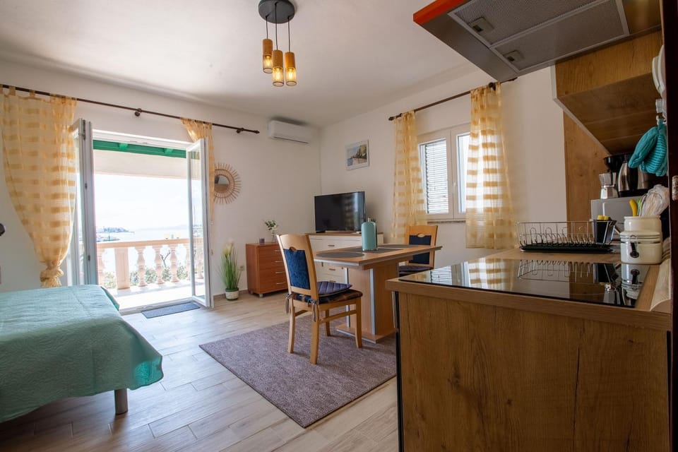 Mare-More studio w balcony and beach front and view Apartment in Zadar