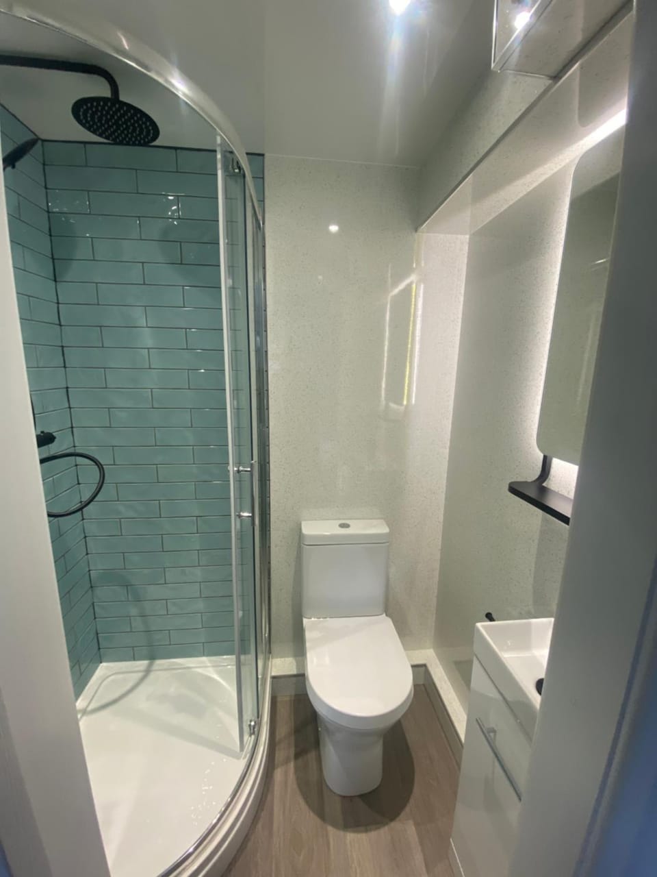 Shower, Toilet