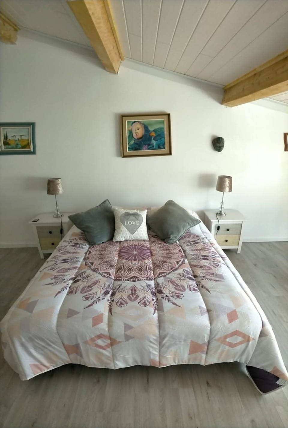 Bed, Photo of the whole room, Bedroom