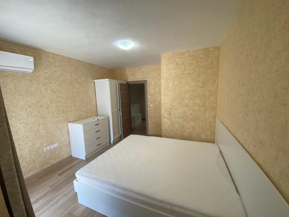 Bed, Photo of the whole room, Bedroom, wardrobe, air conditioner