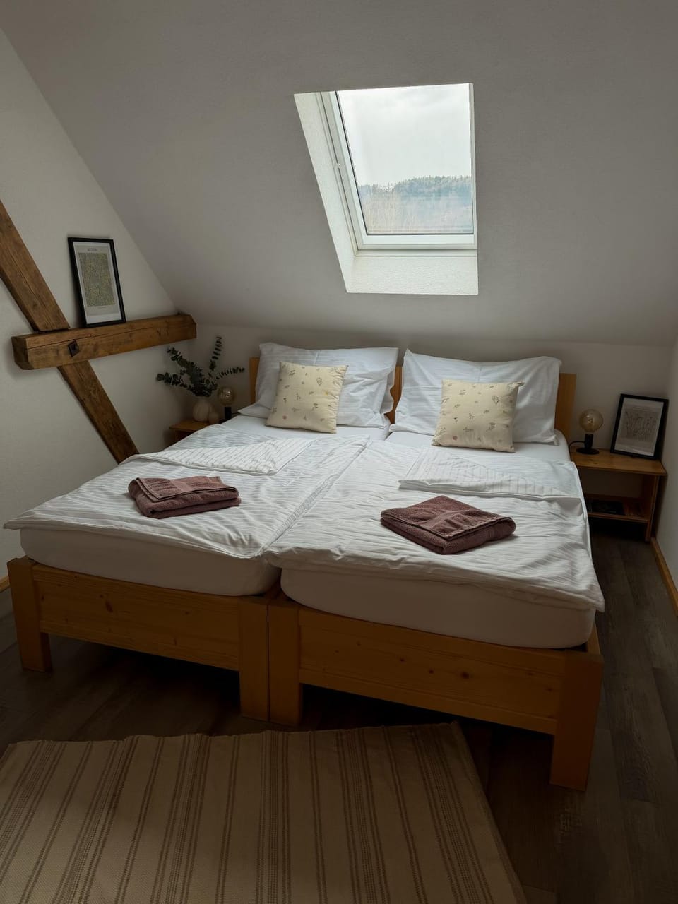 Bed, Photo of the whole room, Bedroom, towels