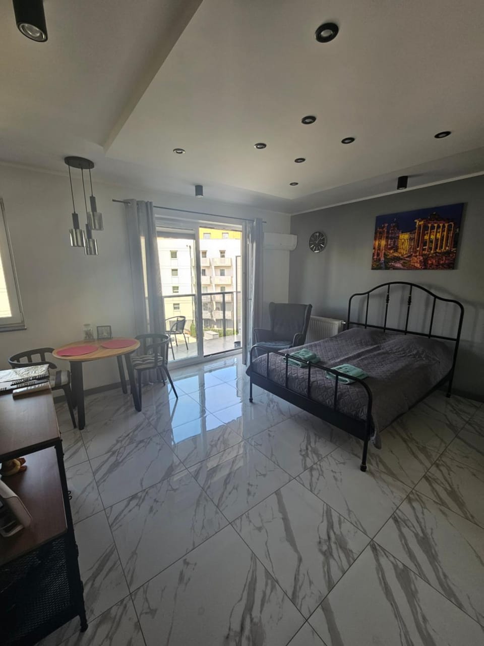 Bed, Seating area
