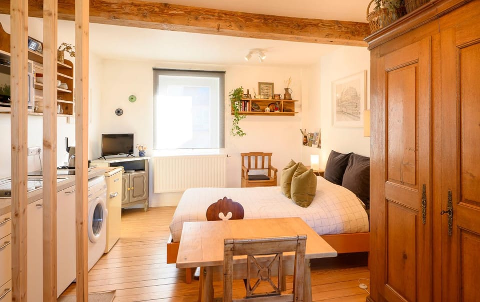 Kitchen or kitchenette, Photo of the whole room, Bedroom, washing machine