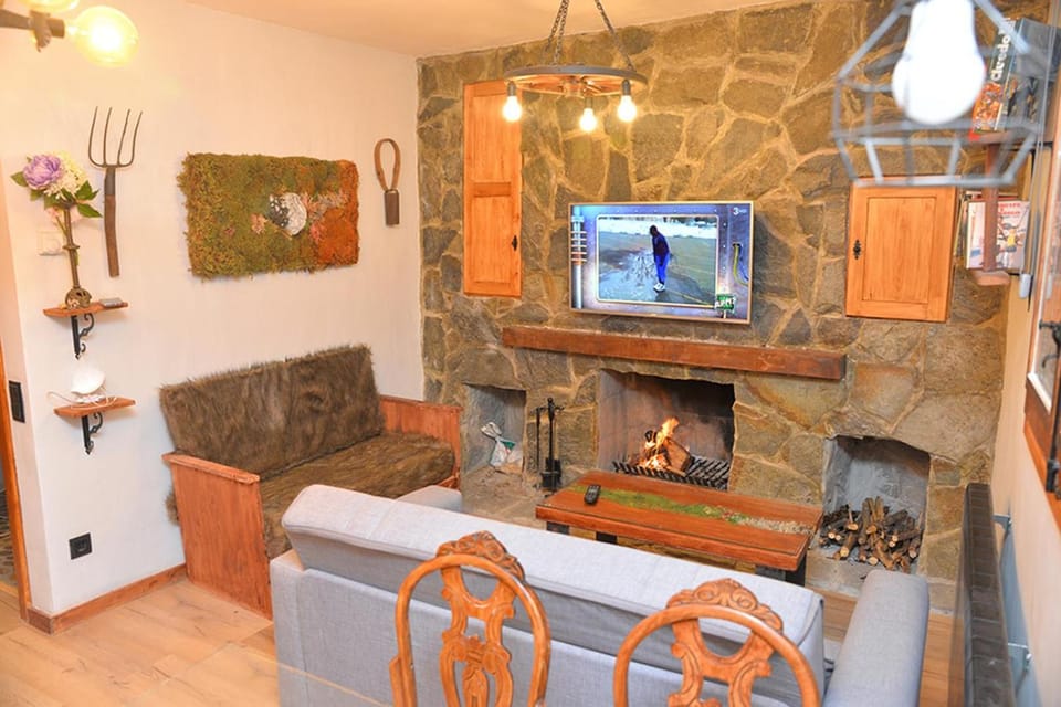 Living room, Lounge or bar, Seating area, Dining area