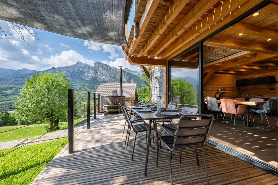 Patio, View (from property/room), Dining area, Mountain view